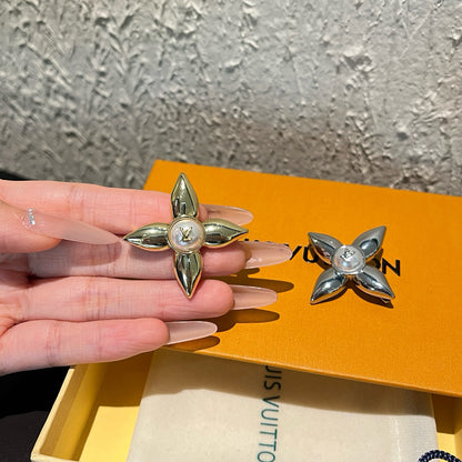 Brooch-D200