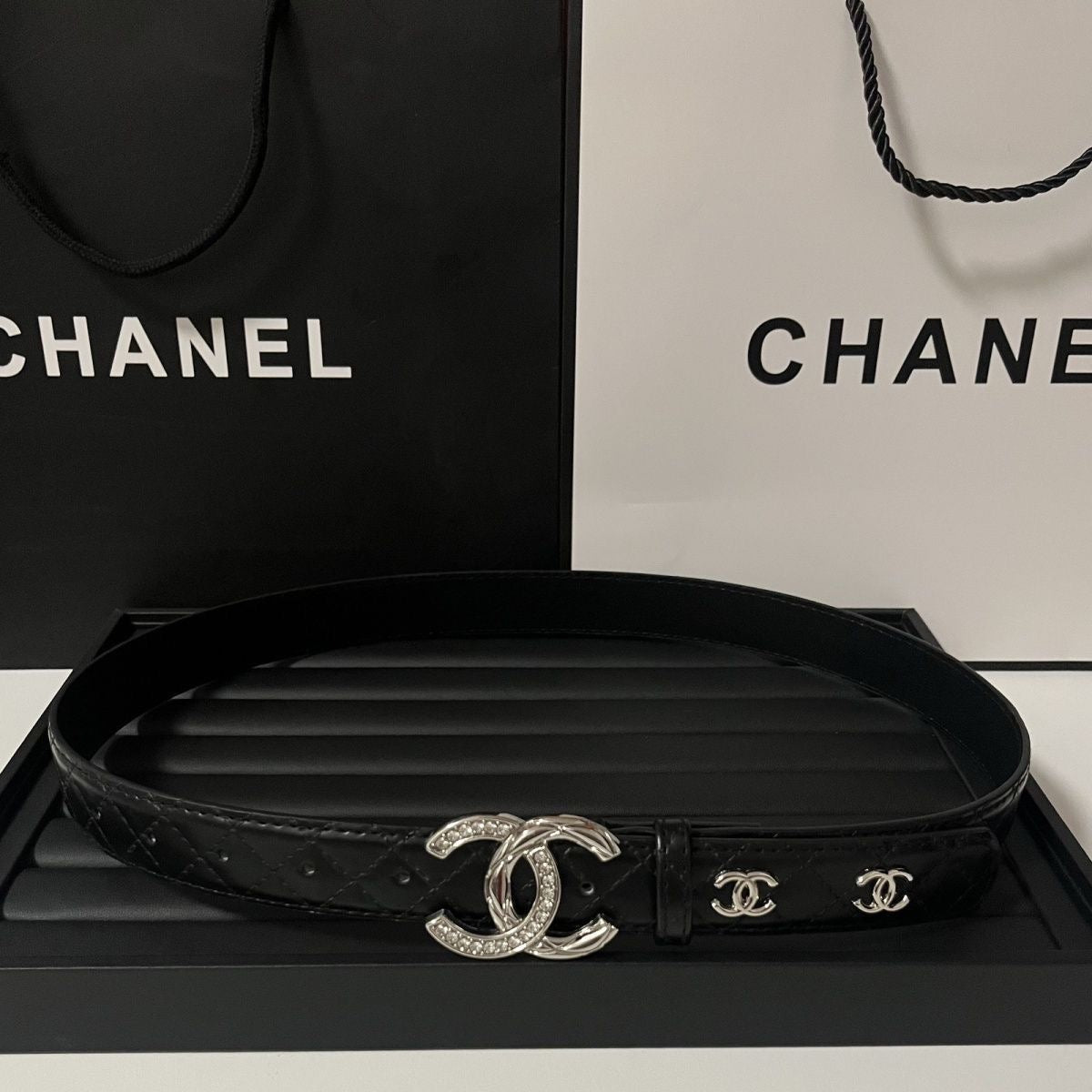 Double Arc Crystal Buckle Belt | Black Quilted Leather
