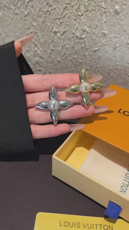 Brooch-D200